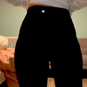 black size 6 lulu leomin leggings wore once